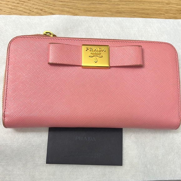 Prada Authentic pink wallet - Picture 1 of 8